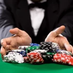How do online casinos choose which slots to feature?