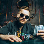 How do multiplier trails accumulate during online slot free spins?